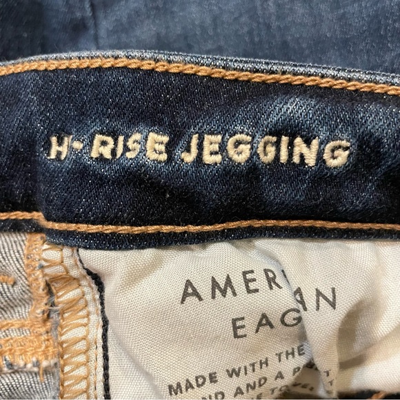 American Eagle Dark Wash Distressed Hi Rise Jeggings. Size 4 x-Short - Picture 7 of 7